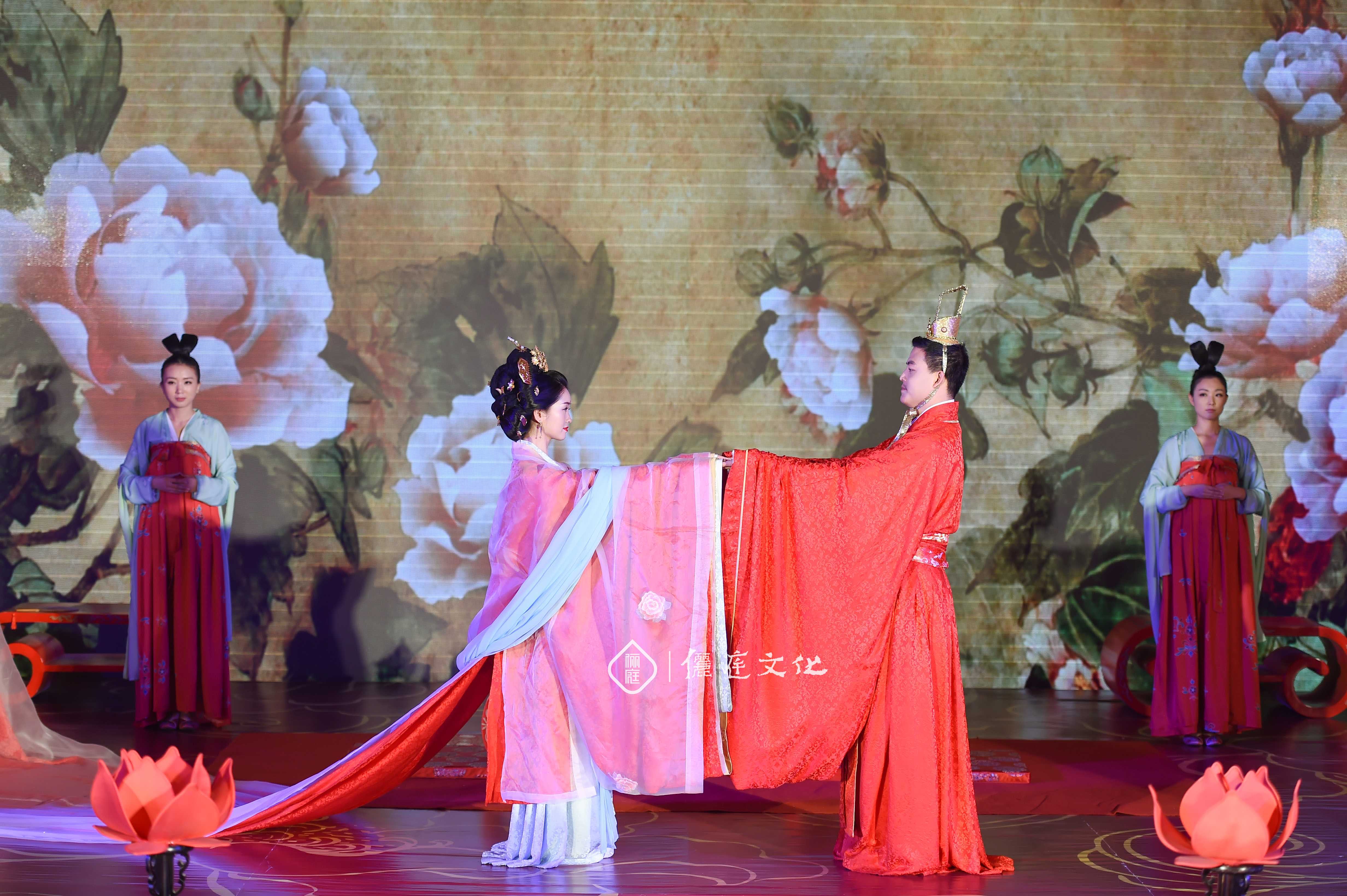 『俪庭婚礼』"红男绿女",雍容华贵,尽显大唐盛世风情.