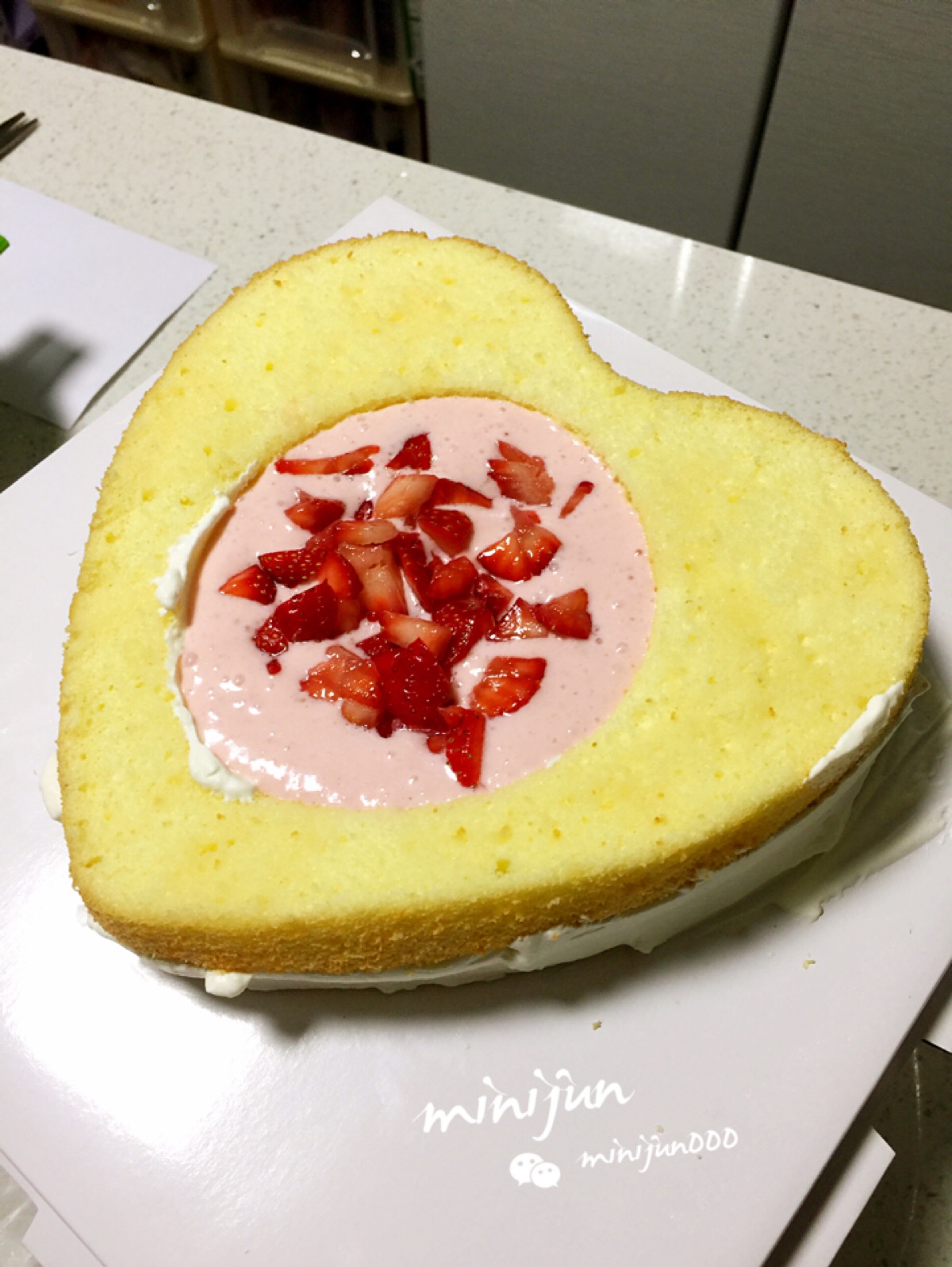 6寸心形草莓蛋糕图片图片