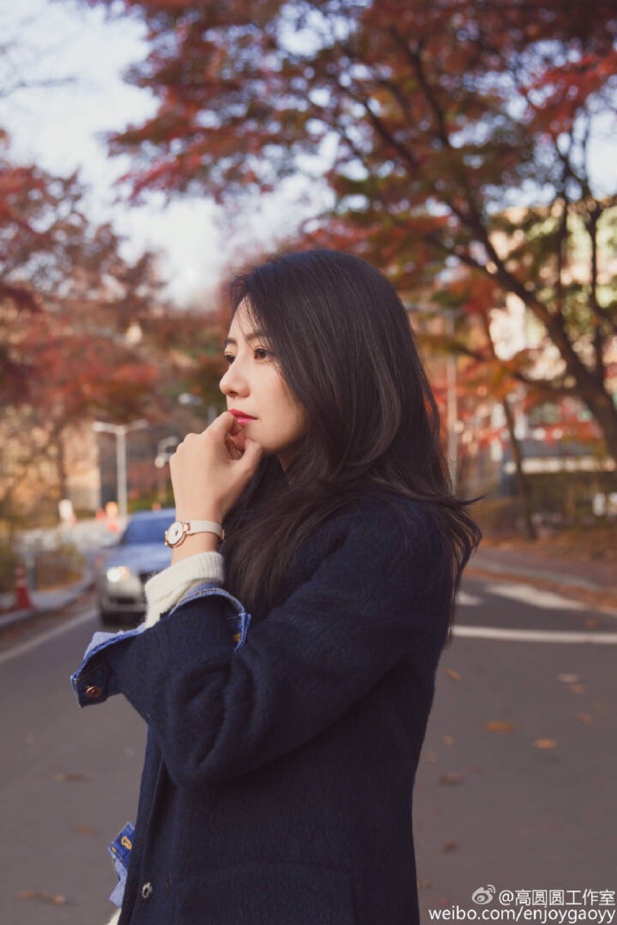 高圆圆在韩国梨花大学路上的最新街拍