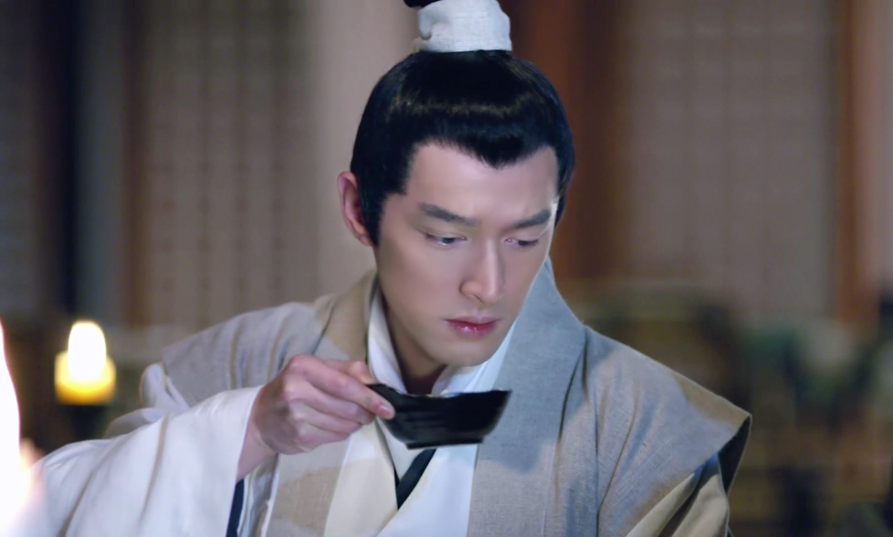 遥映人间冰雪样,暗香幽浮曲临江,遍识天下英雄路,俯首江左有梅郎.