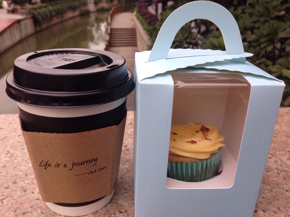 外卖版嘎猫头鹰咖啡 玫瑰拿铁加抹茶蜜豆蛋糕