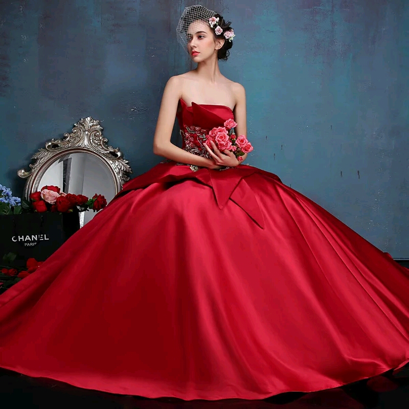 红色礼服婚纱照_抺胸红色礼服婚纱照(2)