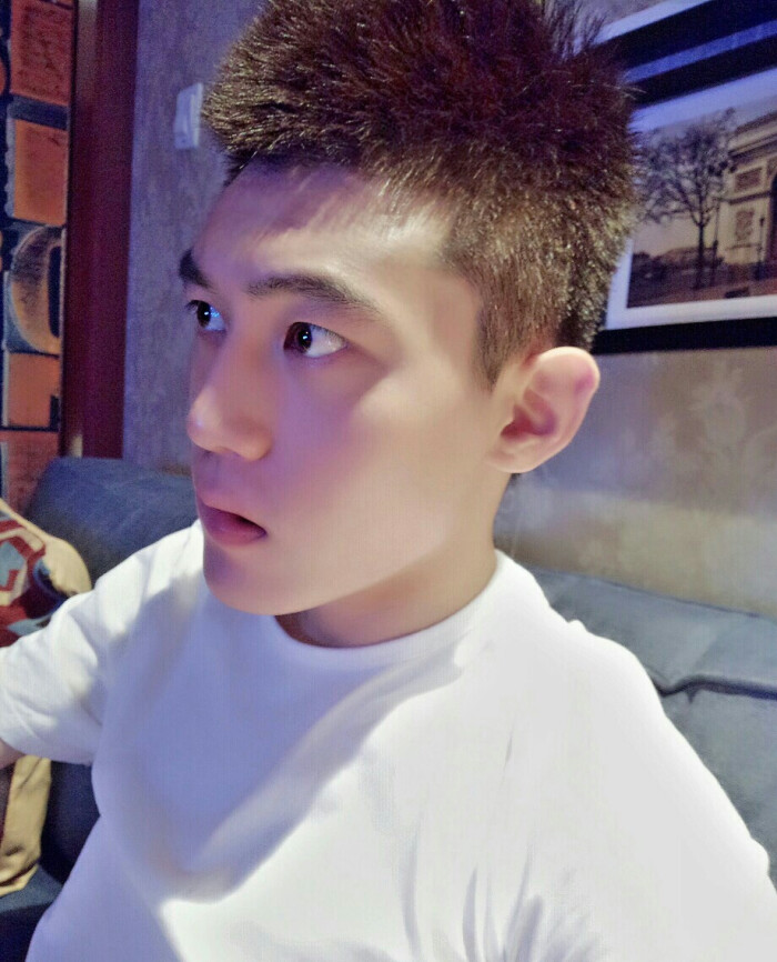 陈郡希――#热男头##帅哥##挡啥呀##韩范##全身##脸不见了##背影