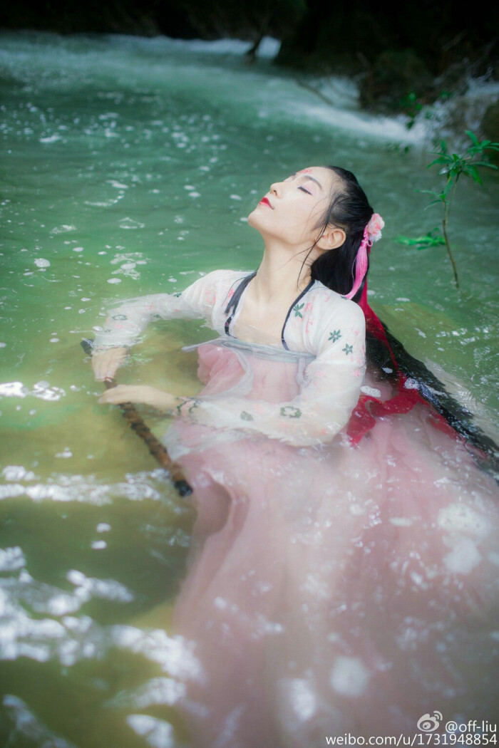 汉服摄影 绿水波平花烂漫,影红妆,步转垂杨岸|模特:原po 摄影大