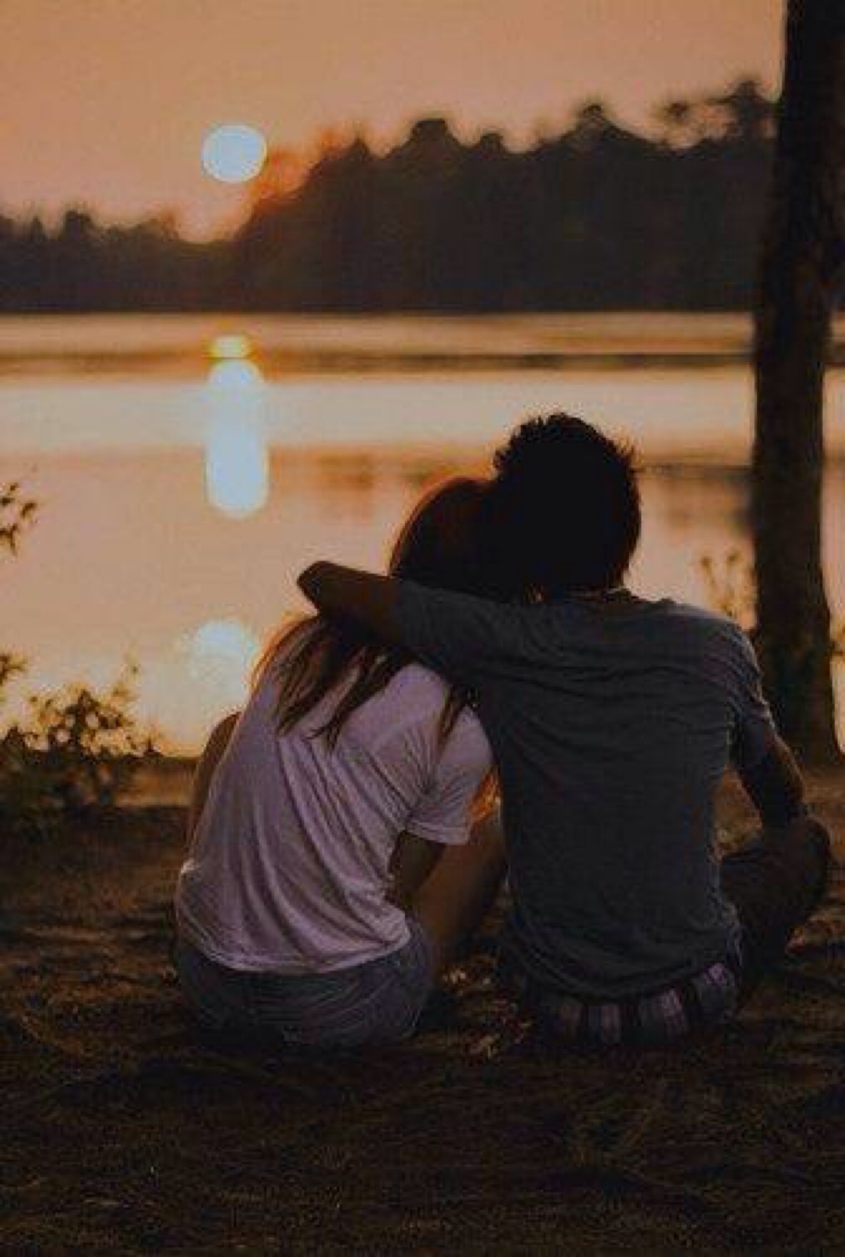 最合适的感情 ,永远都不是以爱的名义互相折磨 ,而是彼此陪伴 ,成为