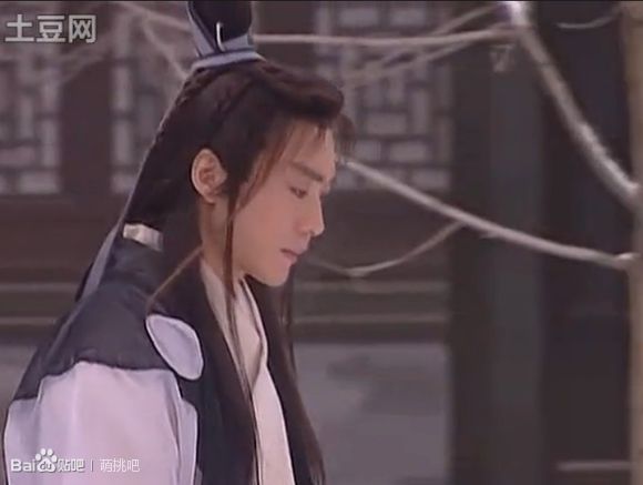 可惜玉书没有高清图,当年的盛世美颜啊~翩翩公子傅玉书,天真无邪的
