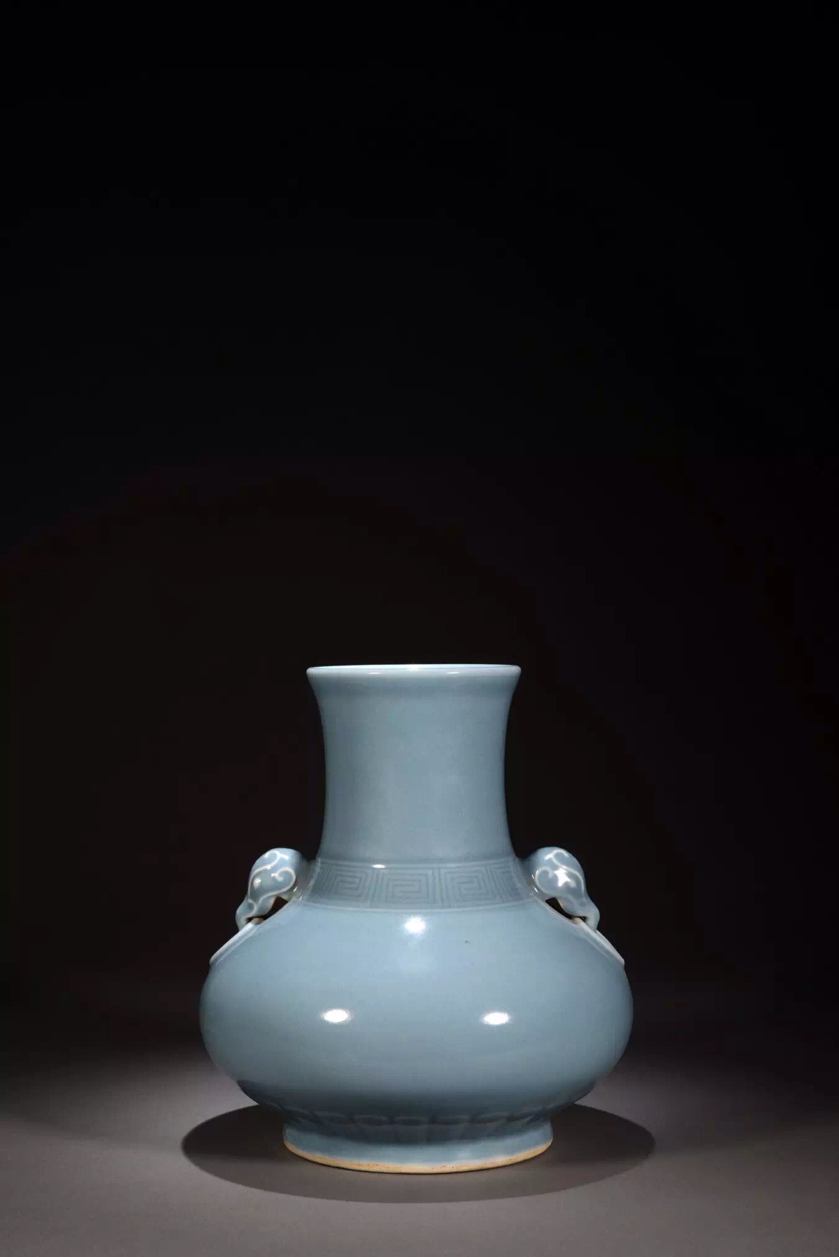 清 天青釉象耳尊 h27.5cm rmb 3,000