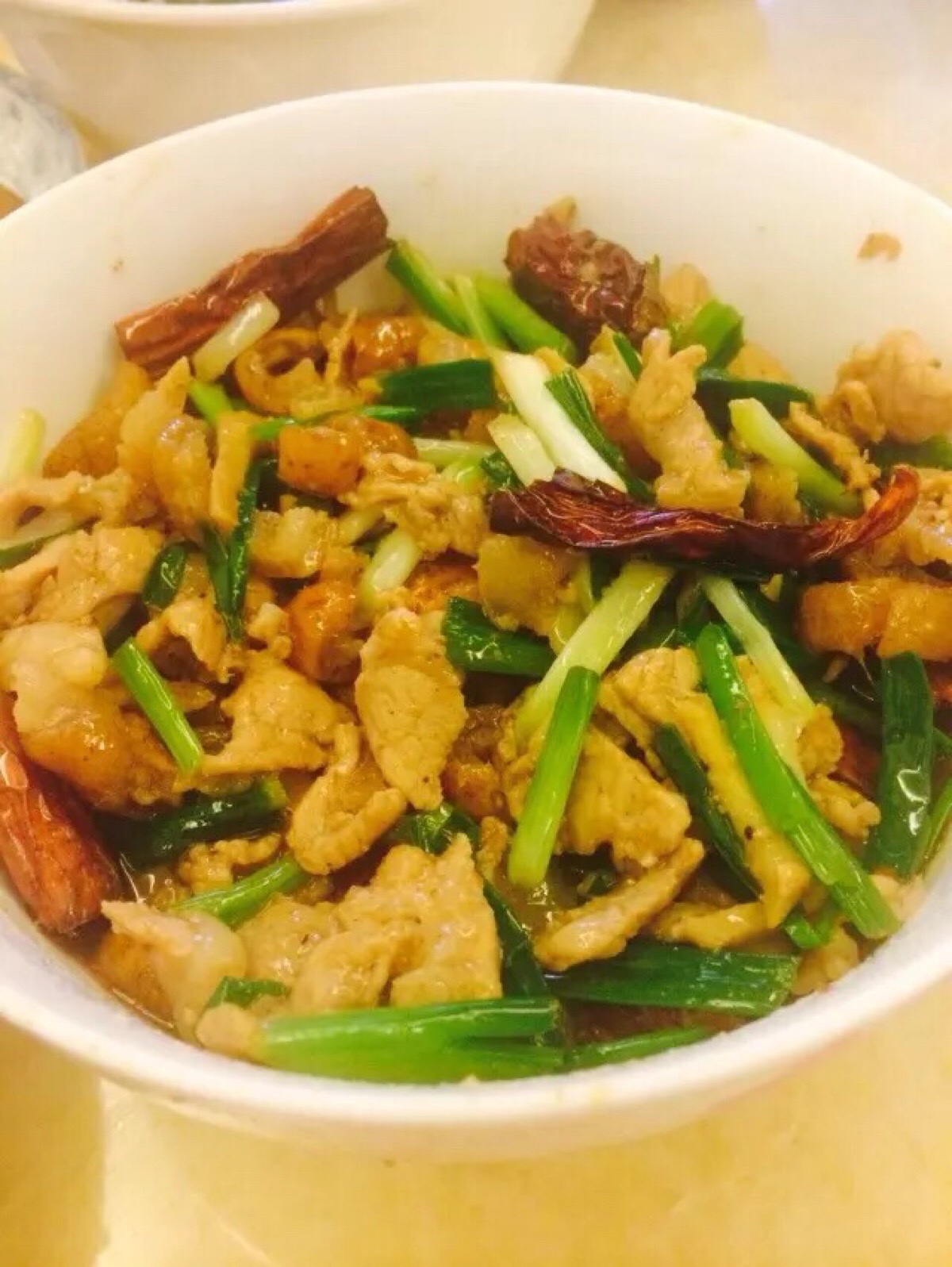 小葱炒肉.肉要挑肥瘦干好,瘦的药偏多.