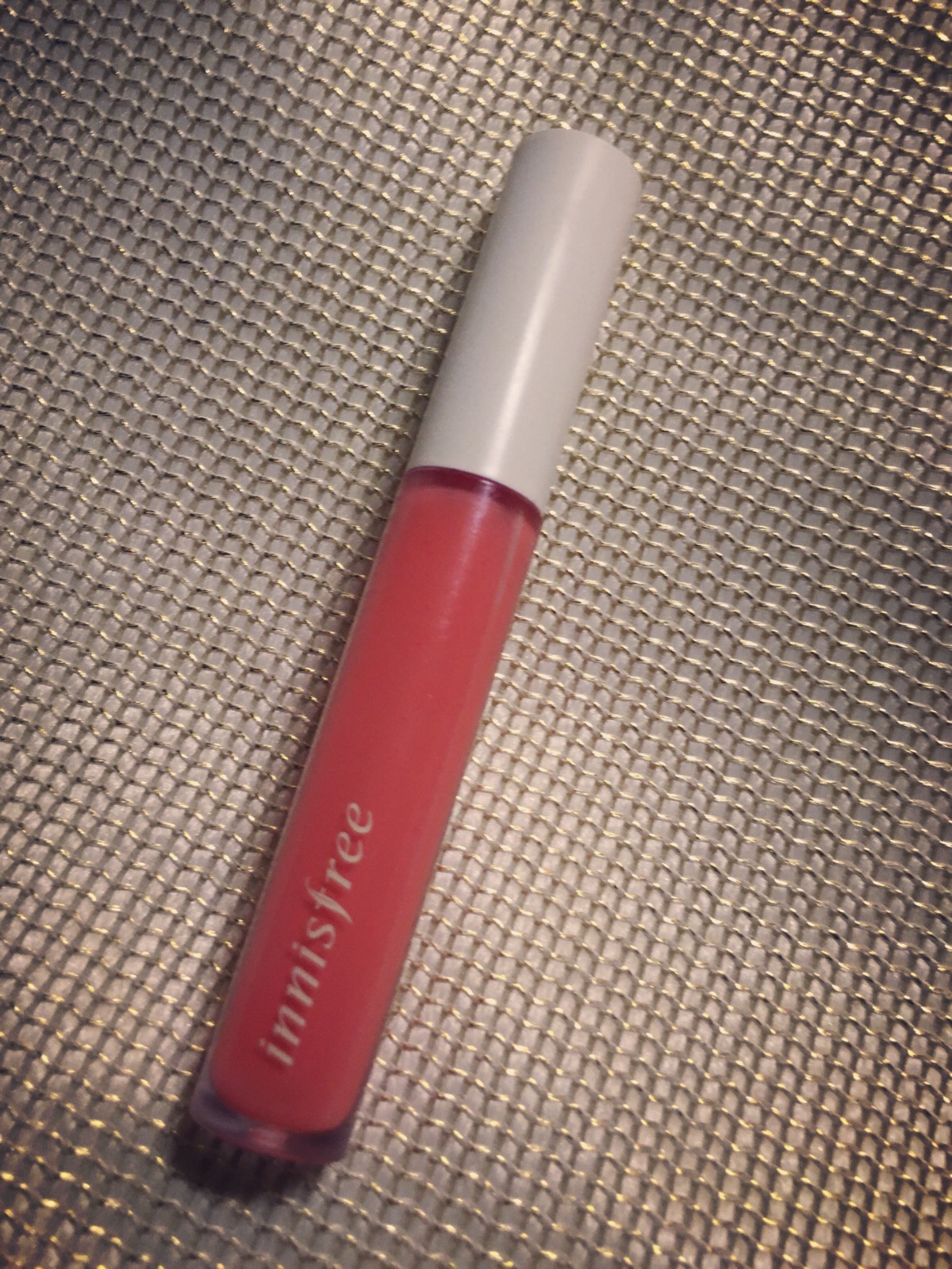 悦诗风吟唇液,颜色正,很滋润.