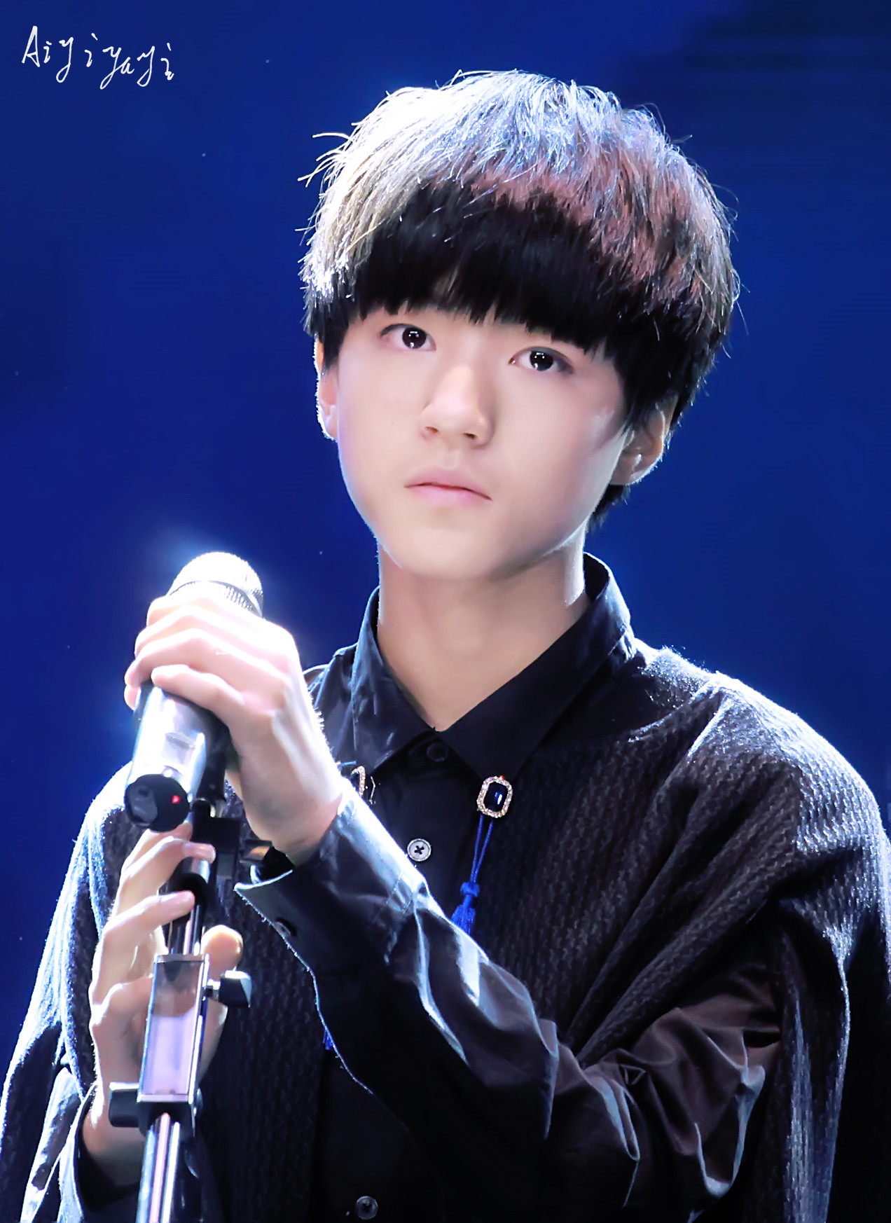 王俊凯 2015.9.19十六岁生日会 cr logo