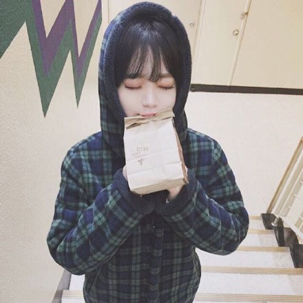 [韩系 女生 欧美 半身 唯美 遮脸 镜子照 中式风 安静 可爱 卖萌 个性