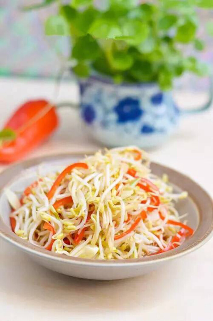 醋溜豆芽:食材