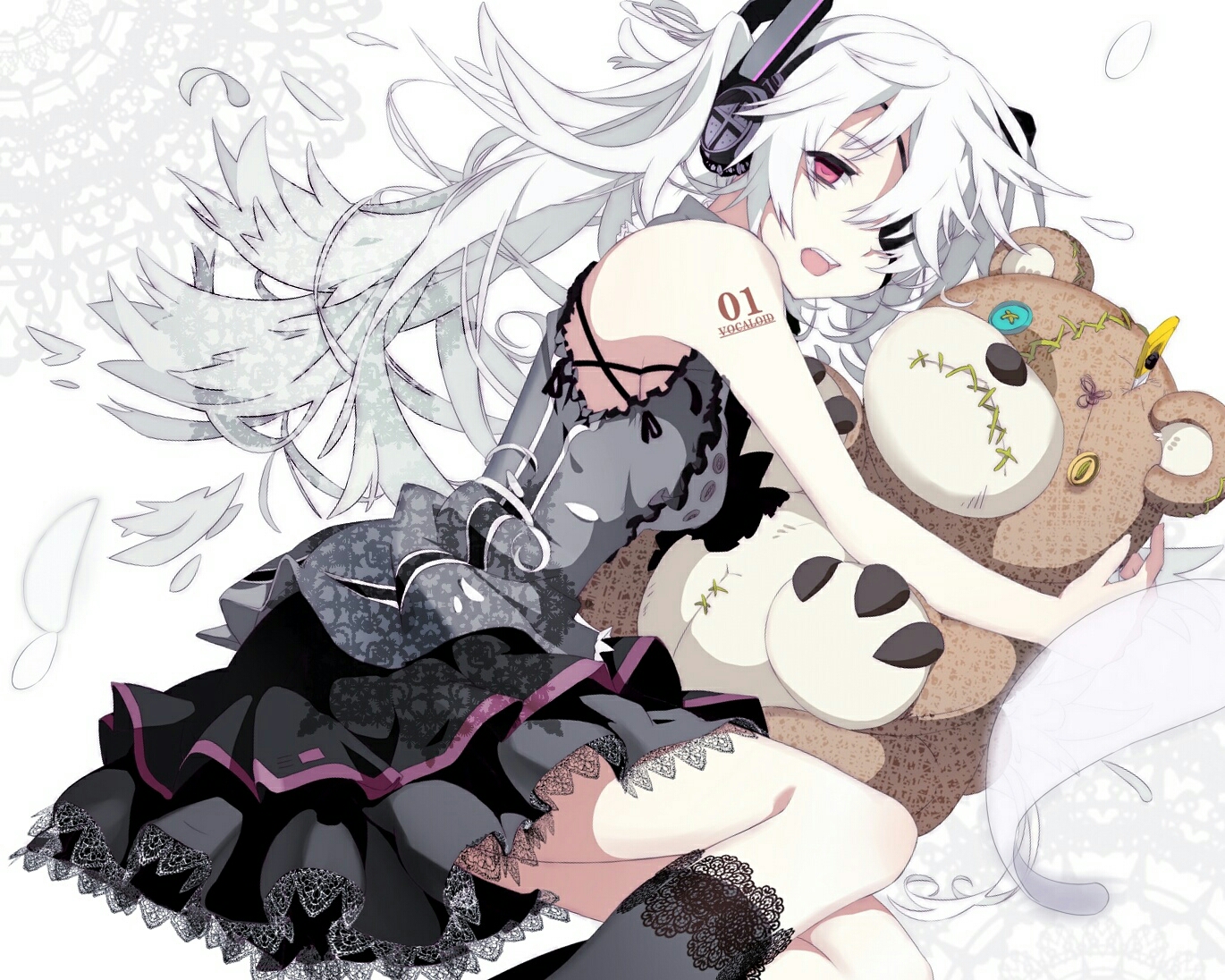 抱着熊娃娃的初音未来