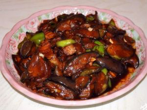 家常烧茄子材料圆茄子1个(或长茄子2根) 青红椒各1根 大葱20克 大蒜4