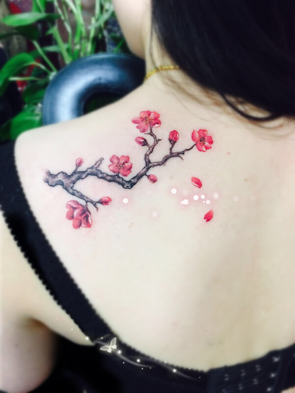 肩部纹身梅花纹身余欢欢作品