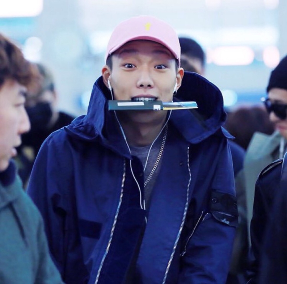 ikon bobby 萌戳戳的金知元