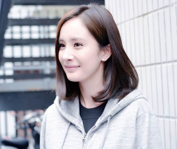 杨幂 想一直看面带笑容偶尔还月牙笑的你