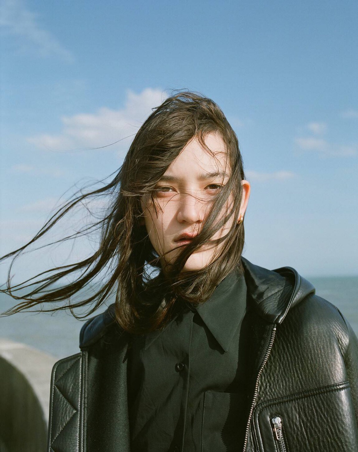 mona为时尚杂志 forget them 拍摄的一组图,掌镜是来自纽约的hart