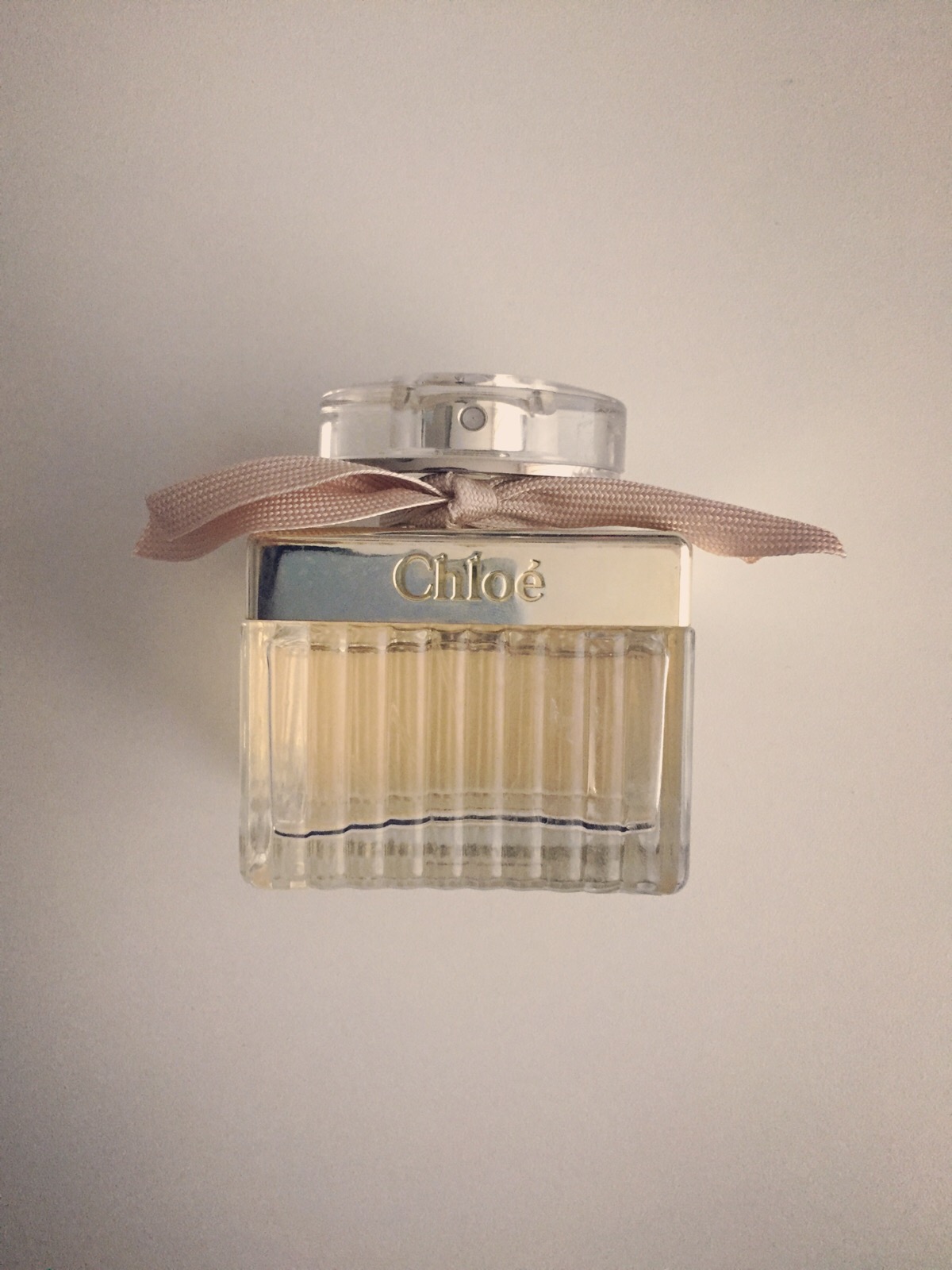 chloe 同名香水 素雅的花香,是我目前最喜欢的香水之一,一整天都能