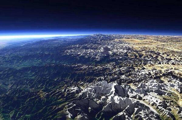太空看珠穆朗玛峰图片