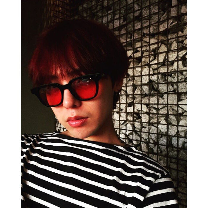 权志龙15年9月最新素颜壁纸写图片,更多图文视频加wx:koreaidol-gd