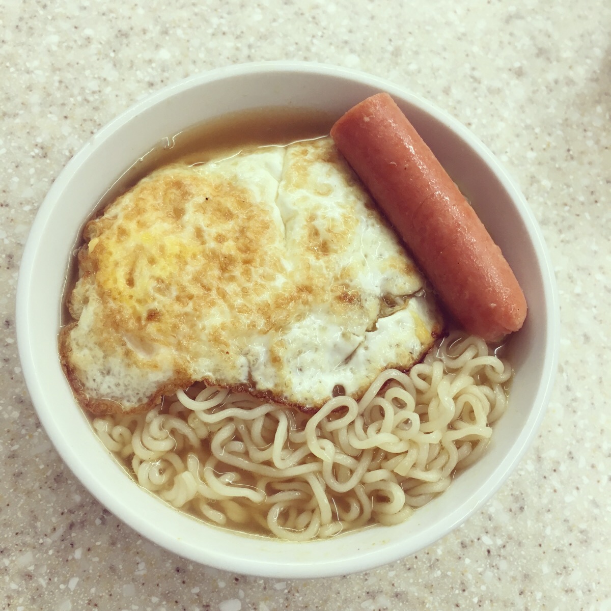 泡面加火腿蛋.--01.04.2016