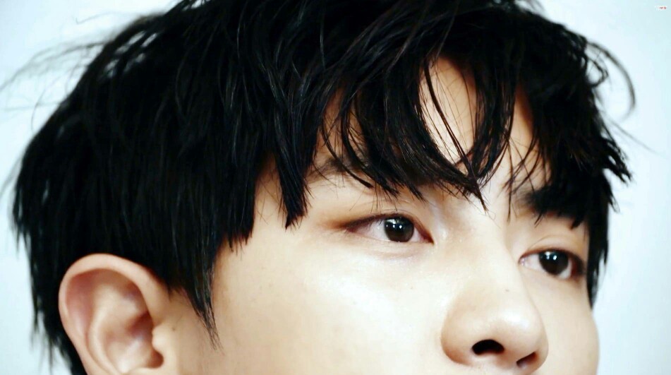 屿灿朴灿烈chanyeol他的眼睛会发光