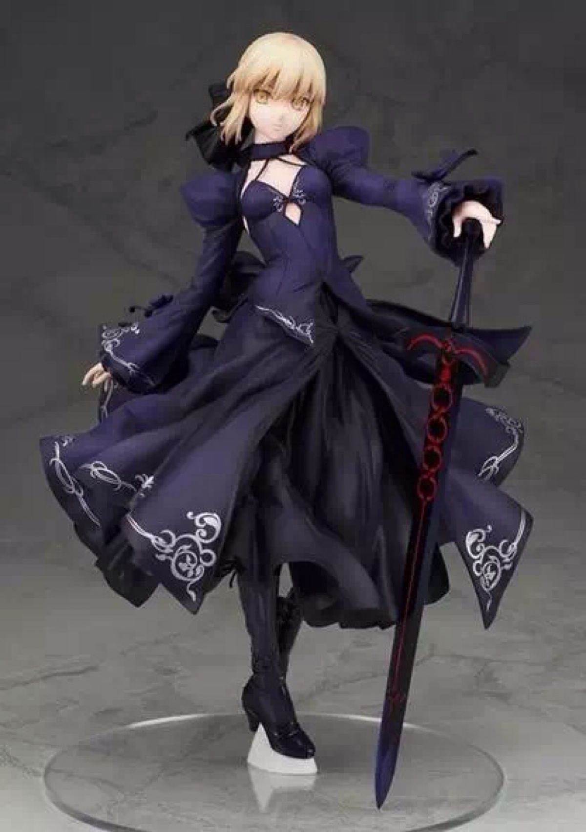 『手办库』这款alter黑saber礼服装就目前官方的上色图来看,细节做得