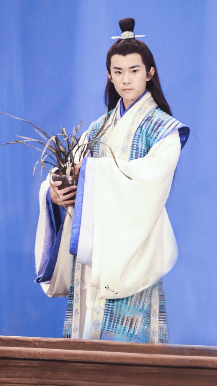 易烊千玺#tfboys 思美人61少年屈原 拍摄花絮 高清 帅气 兰草少年
