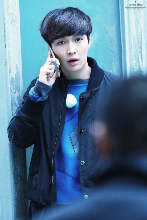 籍成员张艺兴,艺名lay weibo @努力努力再努力x 2012年4月正式出道,队