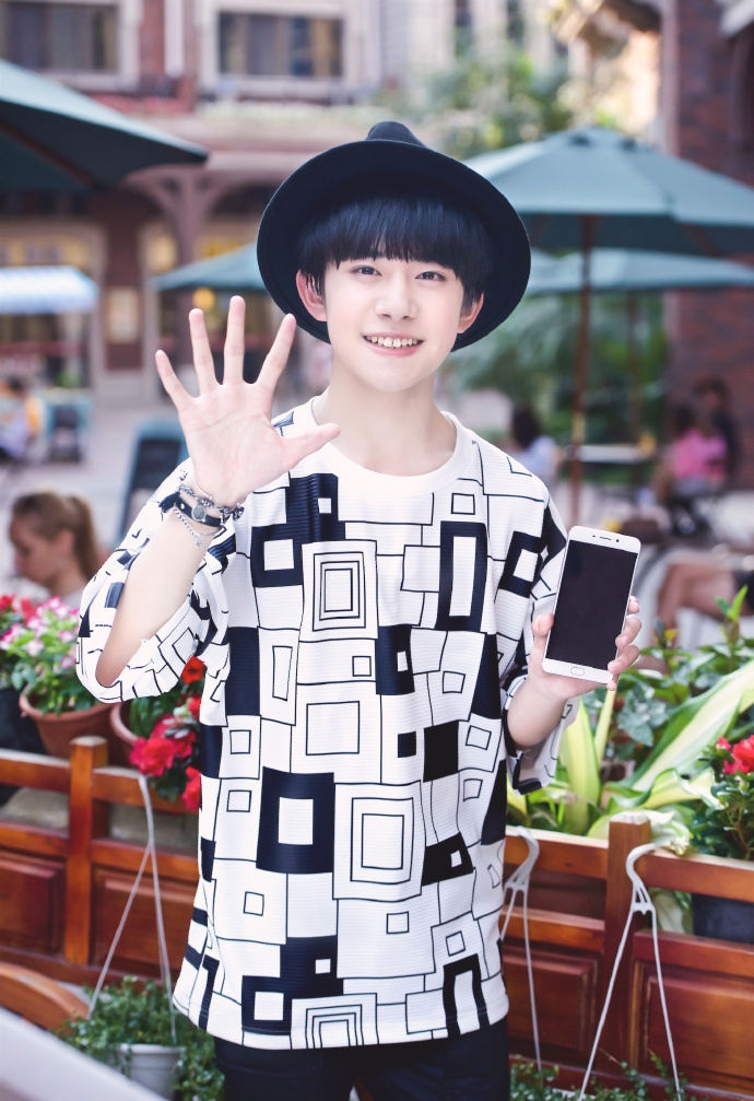 tfboys 易烊千玺 oppo高清照