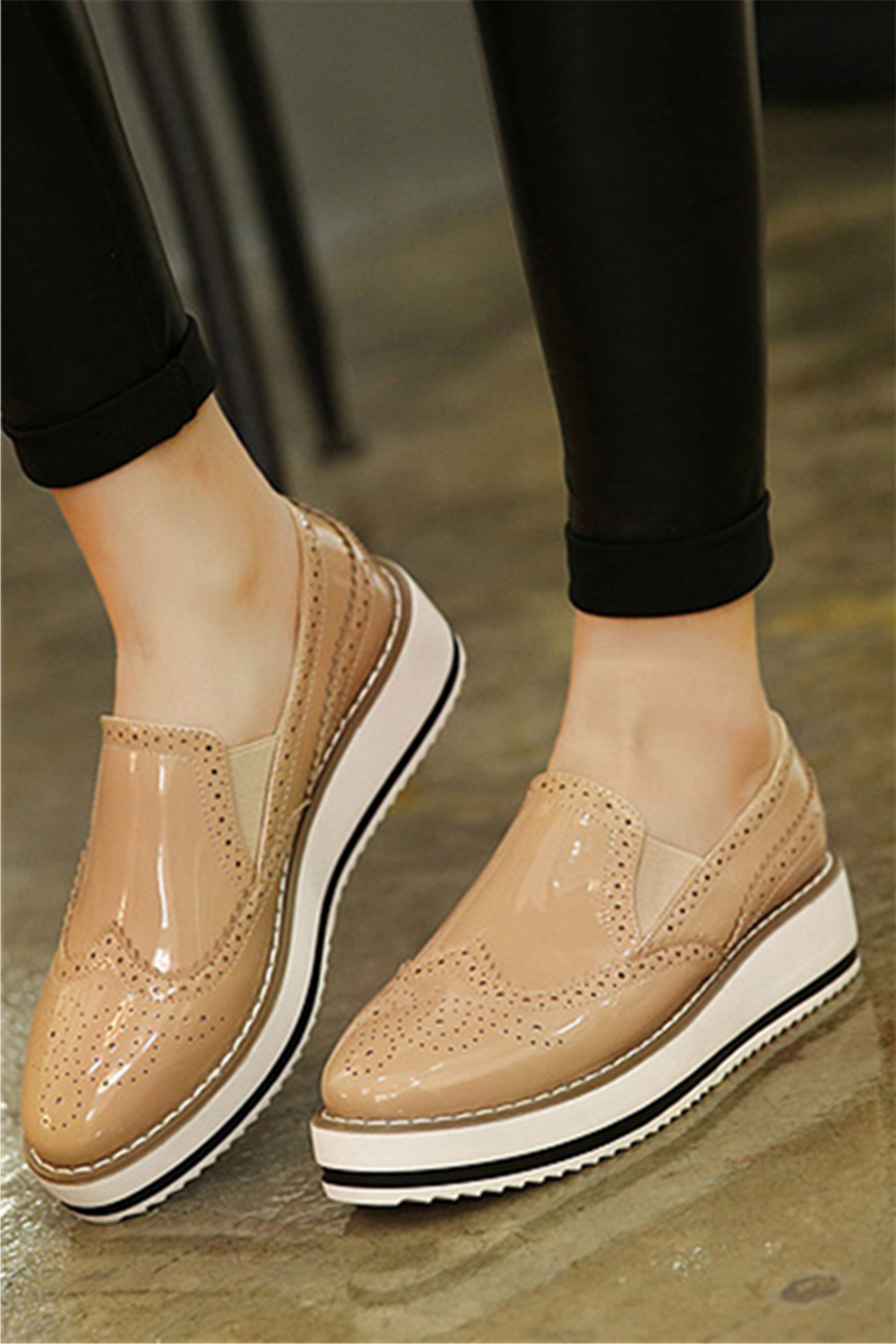 秋冬英伦风女鞋厚底松糕鞋平底鞋女布洛克雕花复古镜面单鞋休闲鞋