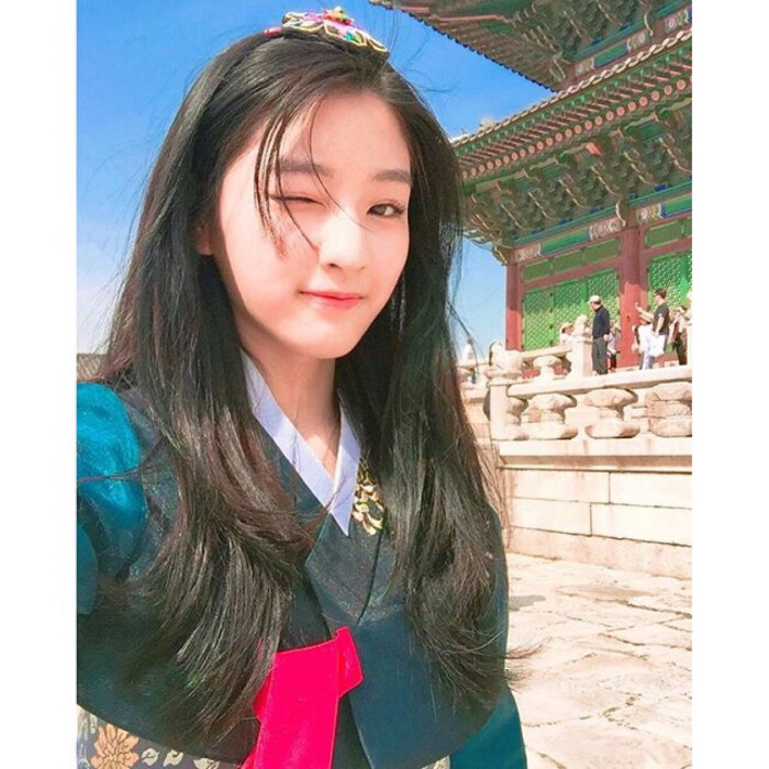申艺恩 