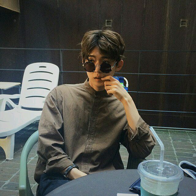 韩风男生头像 酷酷男生头像 可爱男生头像 扣扣qq男生头像 背景图片