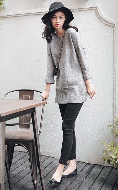 有设计感的一件套头毛衣,宽松中长款样式,好穿不落俗,满足多风格搭配