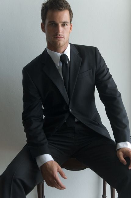 men fashion,black suit,man in black suit,men wearing suit,black