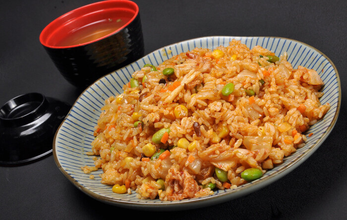 2,米饭一定要用隔夜的剩米饭.
