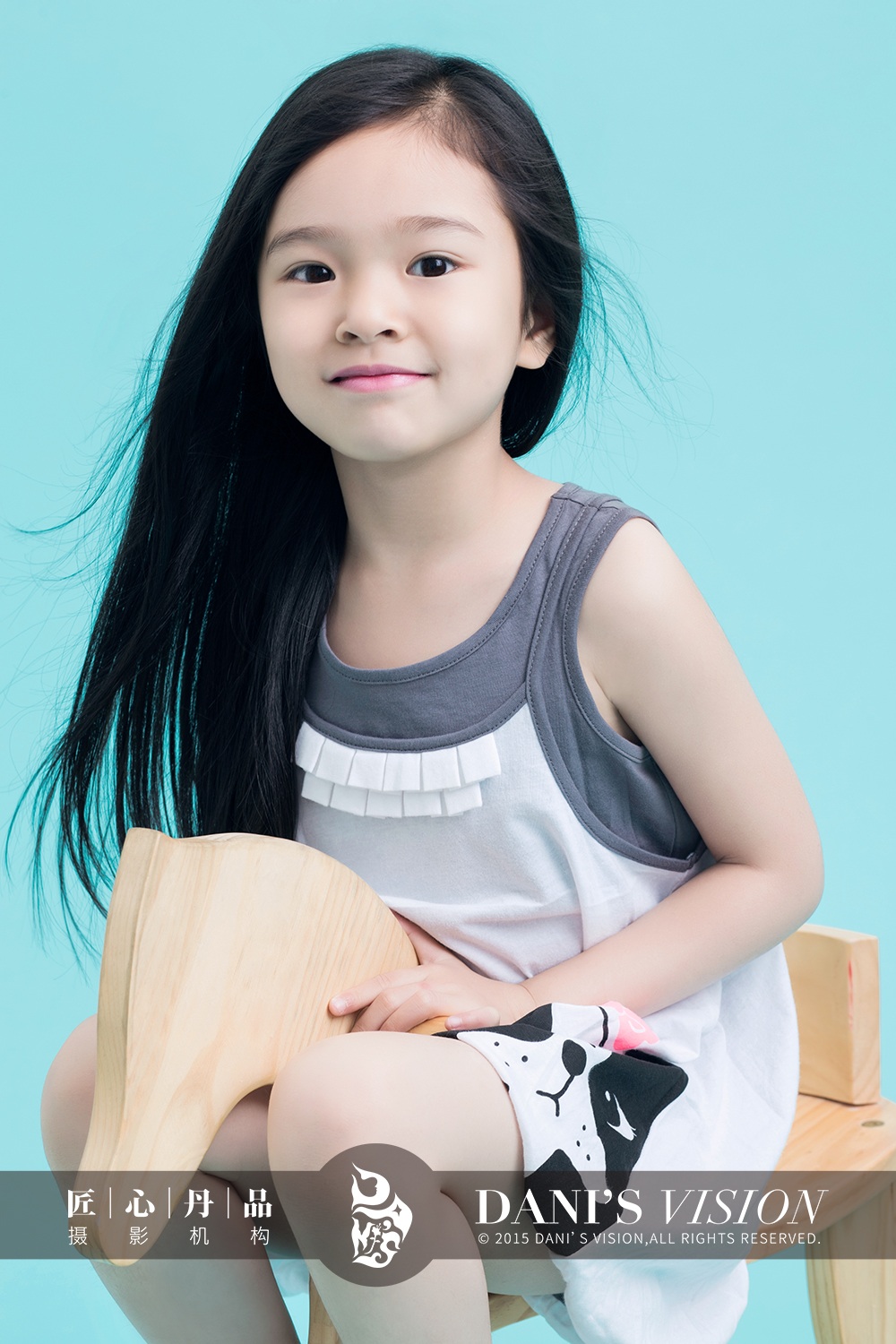 由著名主持人朱丹创办,是一家集婚纱摄影,明星宣传照,艺人写真,儿童