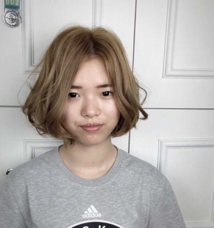 中发 姑娘 短发发型 发型 个性短发空气刘海 女生头像 水波纹 睡不醒