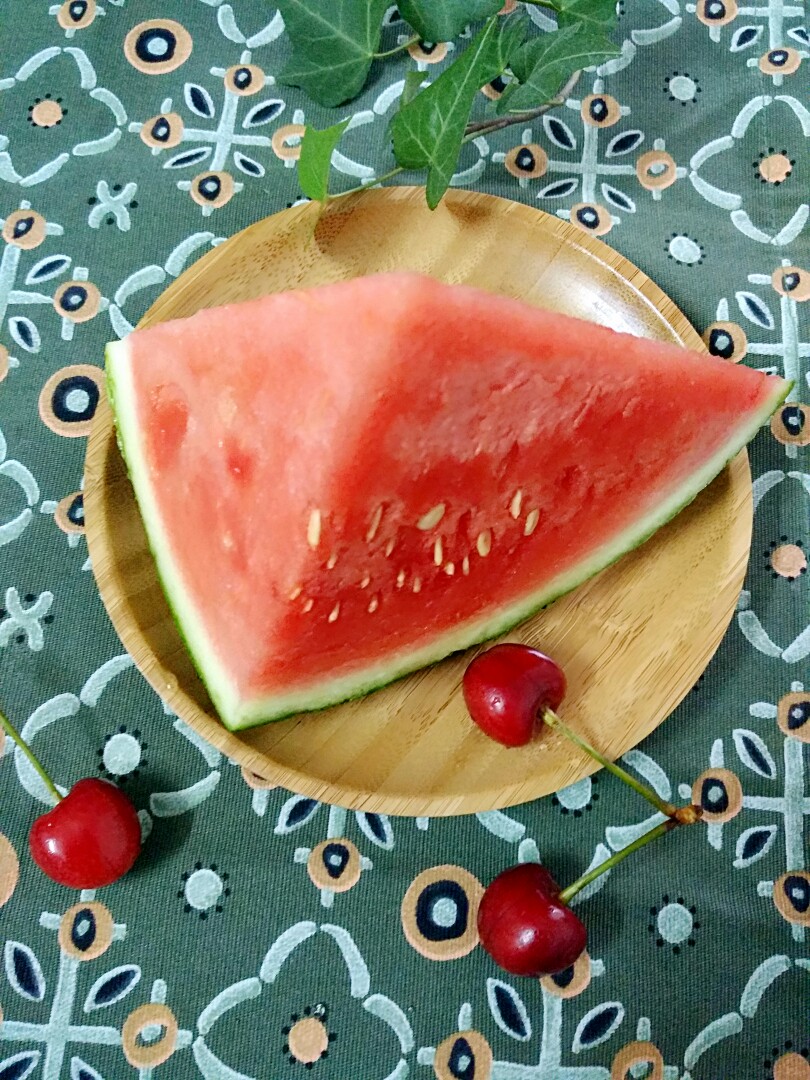 早餐,一片西瓜,夏天的味道