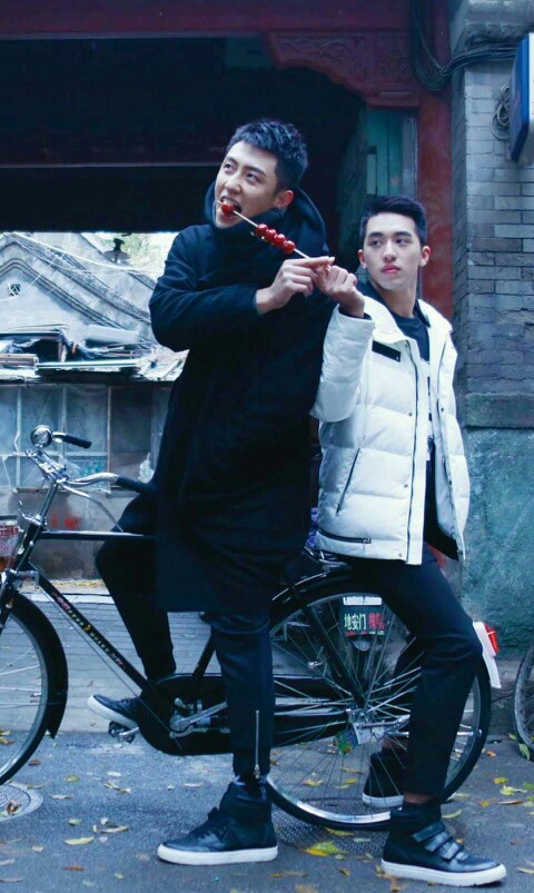 记得那年冬天,糖葫芦的味道,那么甜. cr.@瑜洲制霸