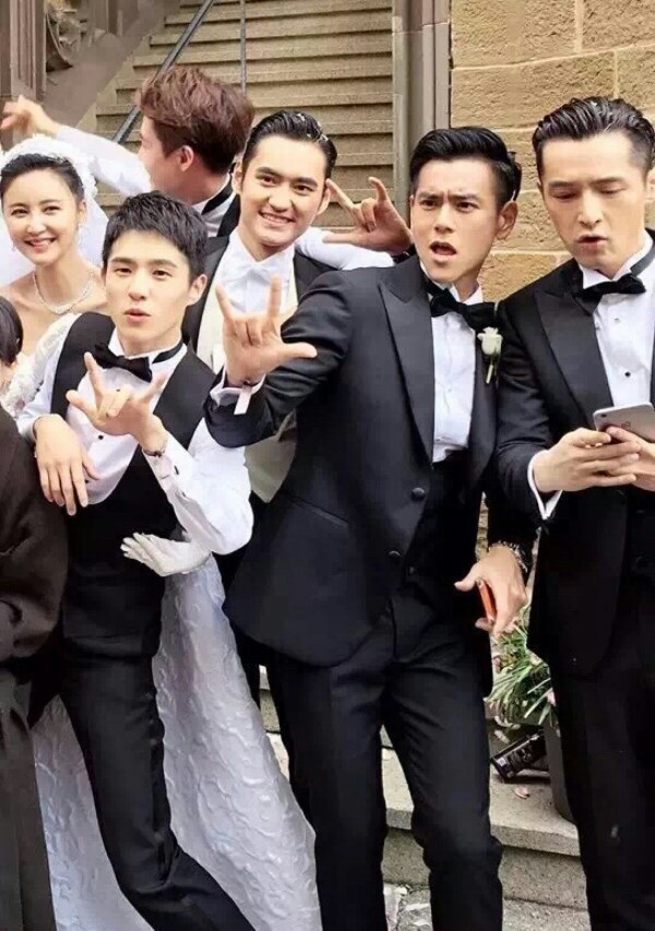胡歌.袁弘婚礼上别人微博里的胡歌.qq阅读.索尼.旋风十一人.必胜客.