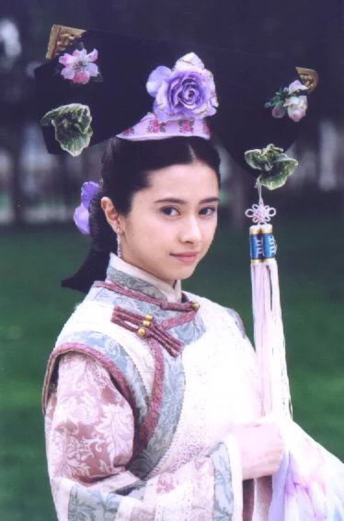 何美钿 