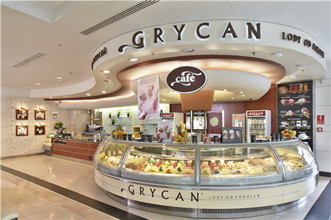 去过波兰的应该都看过这家冰淇淋店,几乎每个商场里都有这么一家叫cry