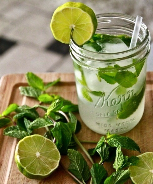 【mojito】这是一款著名的古巴鸡尾酒莫吉托,清新的颜色和口感让人很