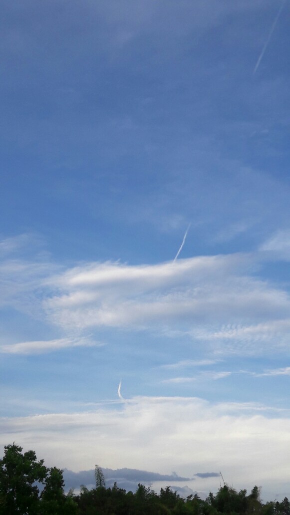 浅空天胧色背景图片