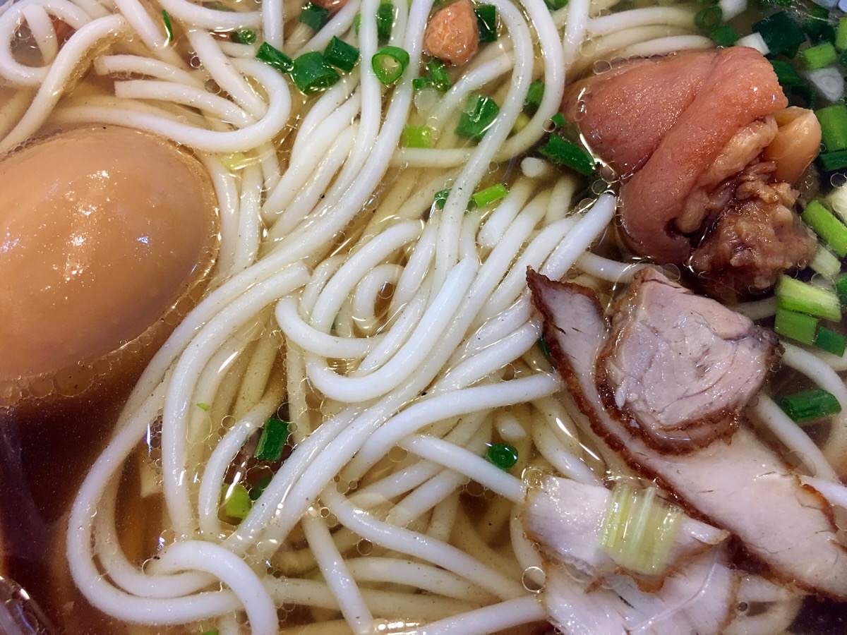 加了卤蛋猪脚的叉烧粉