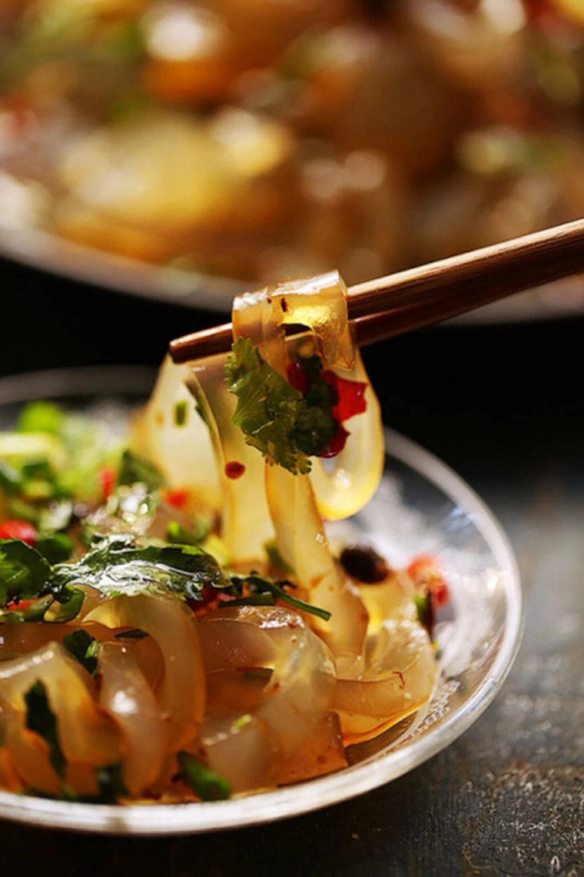 步骤:1.粉皮热水泡至7-8分钟后放入冷水,备用. 2.