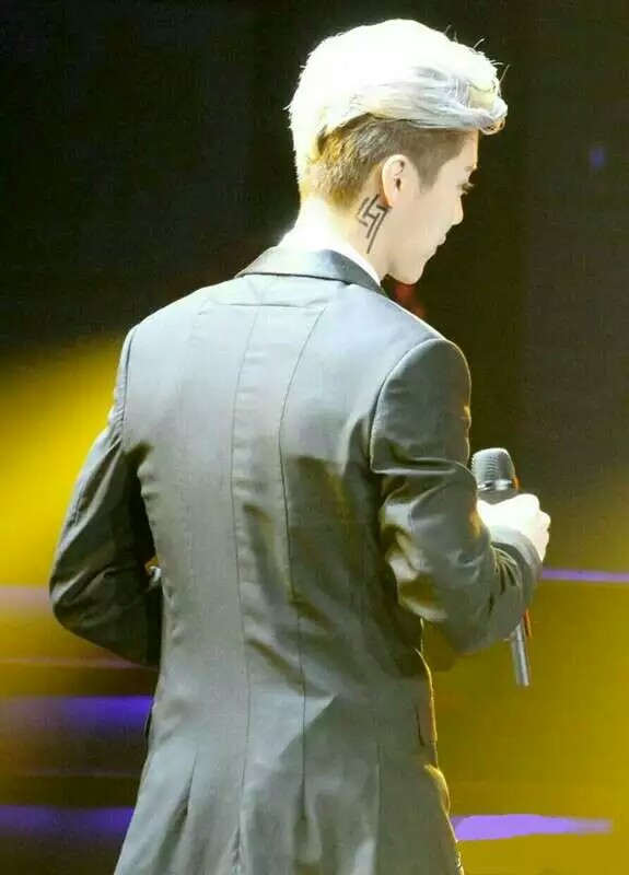 你的背影不算高大,却足以让我安心