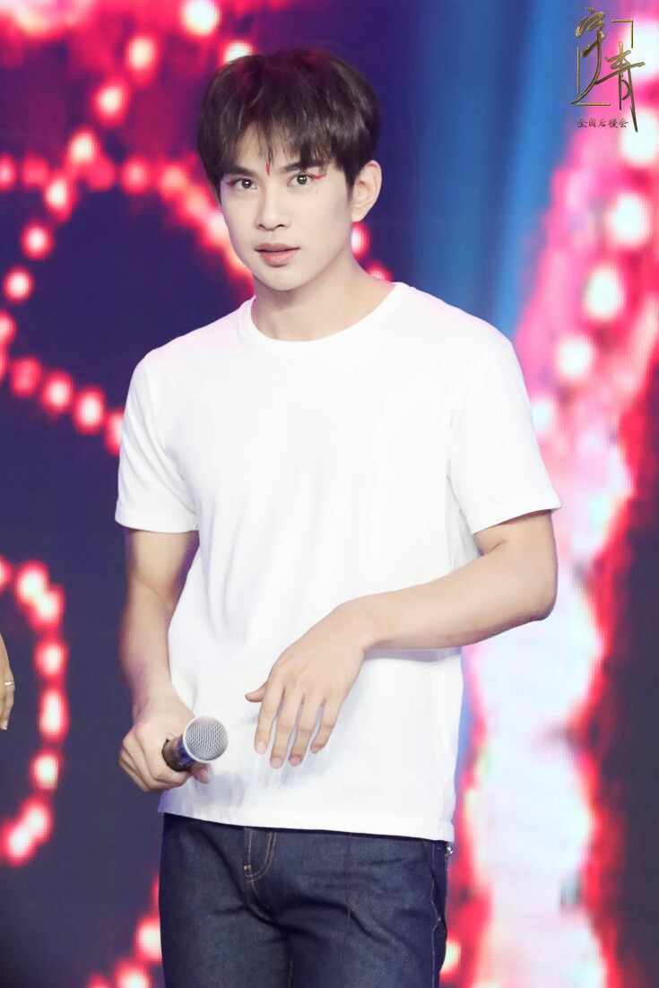 冯建宇 偶滴个神啊 录制图片 我宇颜值逆天 盖世无双